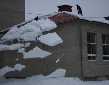 Очистка крыш от снега