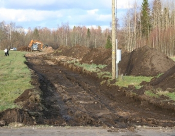 Sissesõidu tee kasvupinnase koorimine